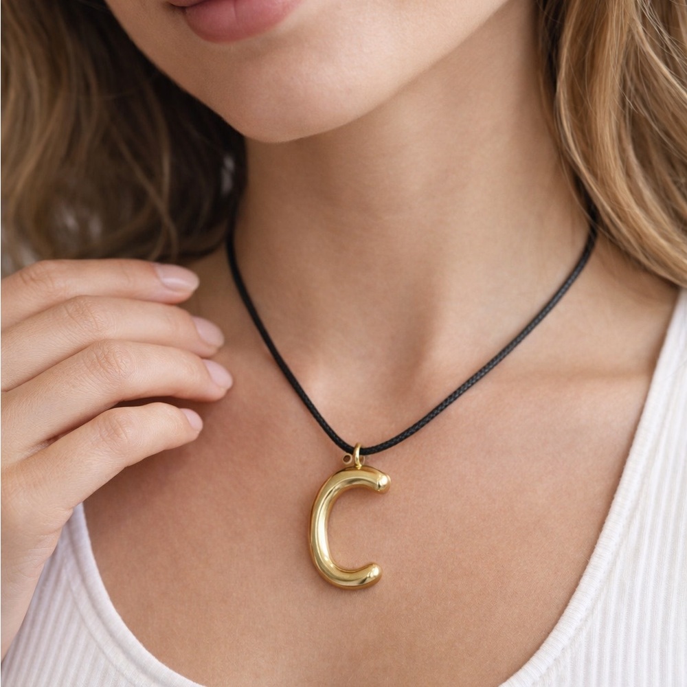 STEVE MADDEN Gold Tone Bubble Letter C Initial Pendant Necklace ~ NWT